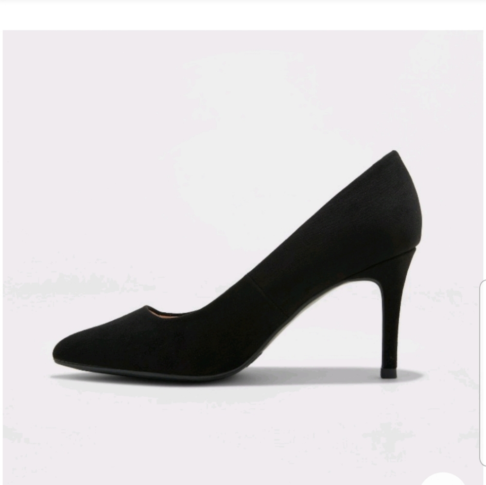 NWT Black pointed pumps